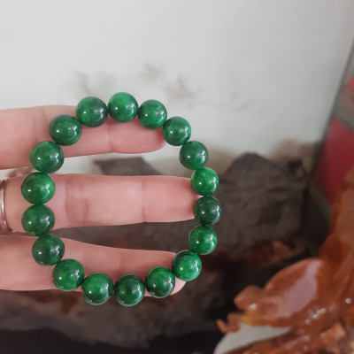 Vòng cẩm thạch xanh đậm rẻ đẹp  Nữ mạng mộc mạng hỏa mạng thủy ạ  Size vòng 10mm nữ đeo lên tay màu xanh hy vọng tươi sáng đẹp ạ