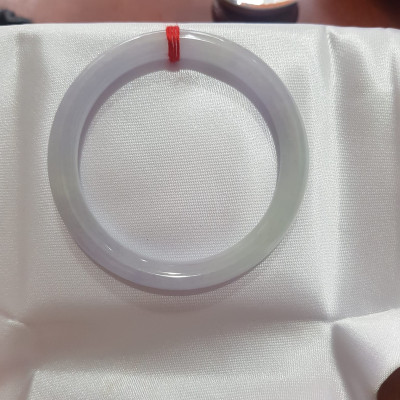 Vòng cẩm thạch Tự nhiên Tím A Trắng 49mm x 6,8mm  Vòng màu tím nhẹ trắng vòng đẹp  Nữ mệnh Kim Thủy 45kg - 50kg ạ