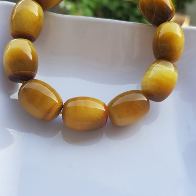 Vòng Tay Phong Thủy Nam Mệnh Thổ Kim Thủy Mới Đẹp Hạt Lu Thống Mới Vàng Nâu bóng đẹp Chất liệu đá mắt hổ tự nhiên vàng nâu bóng đẹp ạ Size hạt 14mm x dài 19mm ạ