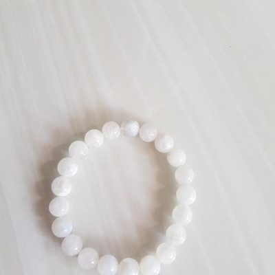 Vòng tay phong thủy Đá Ánh Trăng Trắng Tự nhiên  Size hạt 9mm bóng đẹp  Chuẩn hợp nữ mệnh Kim mệnh Thủy đeo may mắn đẹp ạ
