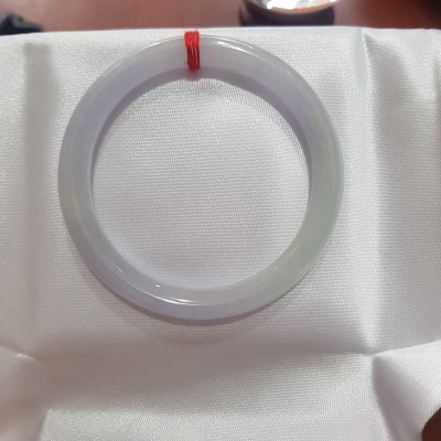 Vòng cẩm thạch Tự nhiên Tím A Trắng 49mm x 6,8mm  Vòng màu tím nhẹ trắng vòng đẹp  Nữ mệnh Kim Thủy 45kg - 50kg ạ