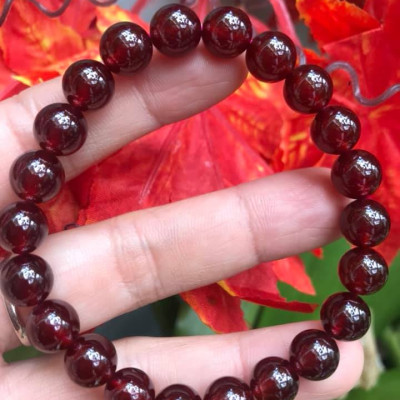 Vòng tay phong thủy đá Granet đỏ cam tự nhiên bóng đẹp sang  Size Vòng 9mm  Hợp Nữ mệnh Hoả Thổ ạ