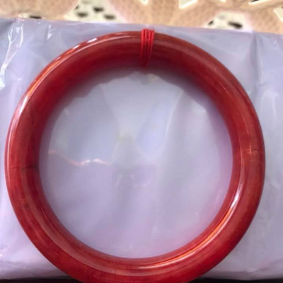 CHIẾC VÒNG TAY PHONG THỦY ĐÁ CẨM THẠCH CỒ ĐỎ  CỌNG TO SIZE 56MM X DẦY 9MM MÀU ĐỎ ĐẬM ĐẸP  NAM NỮ MỆNH HỎA THỔ 56kg đến 68kg Ạ