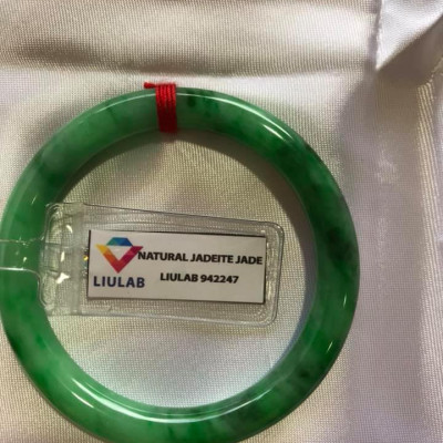 VÒNG ĐÁ CẨM THẠCH TỰ NHIÊN LÝ SỊN A SAO VIP 48MM x DẦY 7,2MM  VÒNG KÈM GIẤY KIỂM ĐỊNH LIULAB No 942247  MÀU XANH LÝ SỊN BÓNG ĐẸP NỮ 40KG-49KG ĐEO Ạ