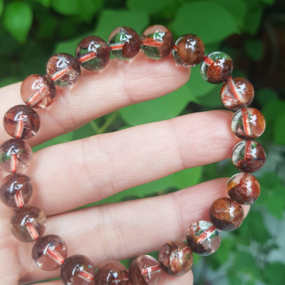 Vòng Tay Phong Thủy Nữ Đá Thạch Anh Ưu Linh Tự Nhiên Bóng Đẹp   Size hạt 9mm  Màu nâu trắng bóng tự nhiên sang trọng hợp nữ mệnh thổ mệnh kim đeo tốt sức khỏe, hợp tuổi hợp mệnh hợp làm ăn may mắn ạ