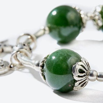 Vòng tay ngọc bích charm bánh xe pháp luân Ngọc Quý Gemstones