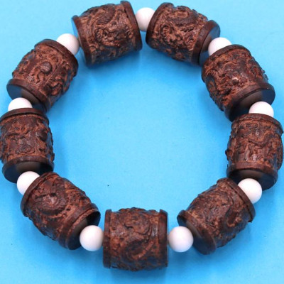 Vòng tay chuỗi hạt trụ rồng gỗ đàn hương TRNCT9