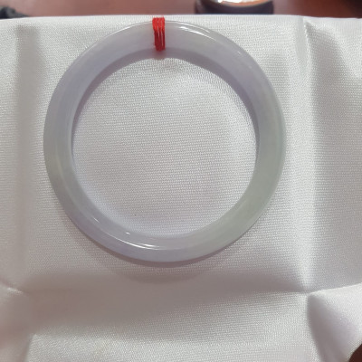 Vòng cẩm thạch Tự nhiên Tím A Trắng 49mm x 6,8mm  Vòng màu tím nhẹ trắng vòng đẹp  Nữ mệnh Kim Thủy 45kg - 50kg ạ