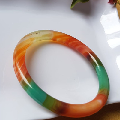 Vòng tay đá mã não tứ quý mới  đỏ cam xanh dương xanh lá cam trắng vân sọc xéo xéo rất đẹp Vòng Ni 59mm x cọng 7,8mm Nữ 58kg - 70kg đeo Món quà tặng nữ ý nghĩa ạ