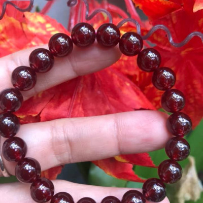 Vòng tay phong thủy đá Granet đỏ cam tự nhiên bóng đẹp sang  Size Vòng 9mm  Hợp Nữ mệnh Hoả Thổ ạ
