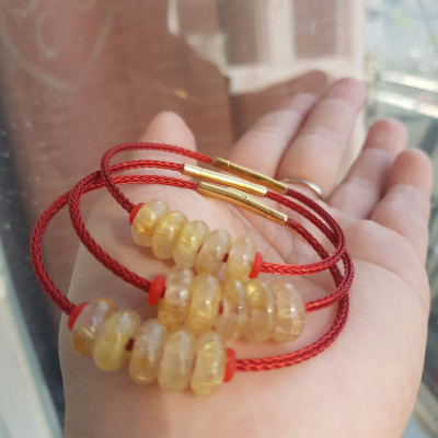 Vòng Tay 5 đồng tiền may mắn kiểu Đá thạch anh Vàng tự nhiên dây đỏ tài lộc Nữ mệnh Kim mệnh thổ mệnh Thủy đeo xinh đẹp ạ