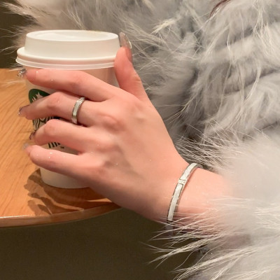 Vòng tay titan không gỉ đơn giản thời trang cho nữ, vòng tay nữ đẹp, vòng tay nữ sang trọng, vòng tay nữ phong cách thời trang