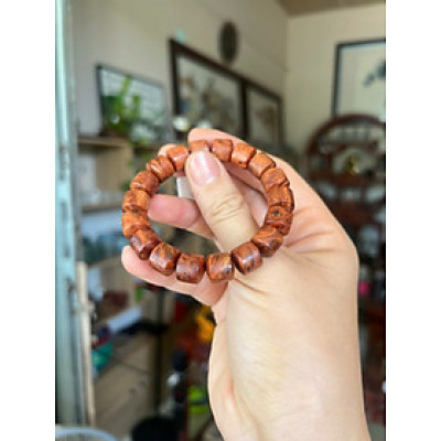 Vòng gỗ nu huyết Long kiểu dáng trúc nhộng size 10li - đậm dầu - thơm tự nhiên vĩnh viễn