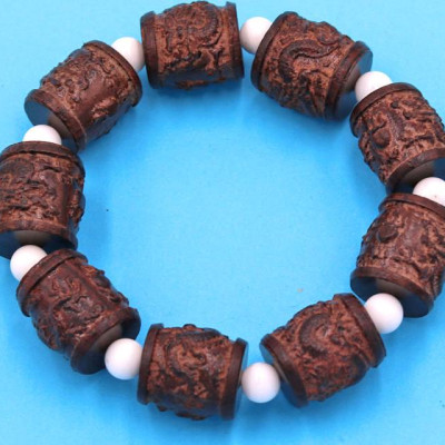 Vòng tay chuỗi hạt trụ rồng gỗ đàn hương TRNCT9