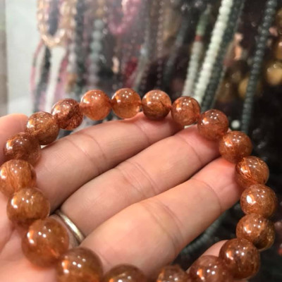 VÒNG THẠCH ANH TÓC NÂU ĐẸP QUÁ  SIZE VÒNG 10mm  100% ĐÁ THIÊN NHIÊN NỮ MỆNH THỔ MỆNH KIM Ạ