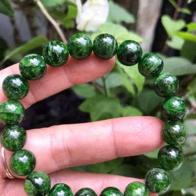 VÒNG TAY ĐÁ DIOPSIDE 10MM ĐẸP XUẤT SẮC LUÔN  100% ĐÁ DIOPSIDE TỰ NHIÊN CAO CẤP ĐẸP ĐEO SANG TAY   NỮ MỆNH MỘC MỆNH HỎA CHUẨN HỢP MÀU XANH LÁ NGỌC SÁNG BÓNG ĐẸP XINH