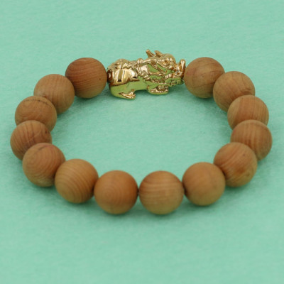 Vòng tay gỗ hoàng đàn 12 ly - cẩn Tỳ Hưu inox vàng VGHDTHV12