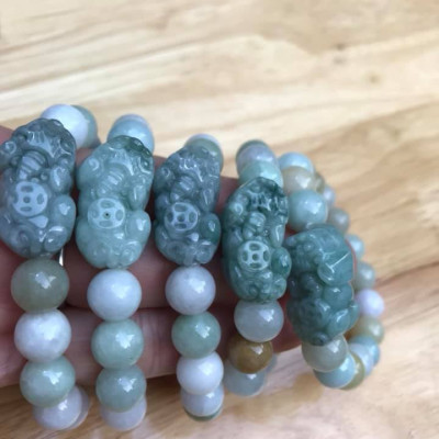 Chiếc Vòng Tay Nữ Tỳ Hưu Phong Thủy Đá Cẩm Thạch tỳ hưu tự nhiên  Size vòng 10mm Màu Xanh Màu Đậm Nhạt  bóng đẹp  Nữ mệnh thủy mộc hỏa đeo tay đẹp lắm ạ