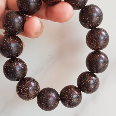 VÒNG tay Nam gỗ trầm hương Size vòng hạt 18mm Nam đeo đẹp có mùi thơm nhẹ nhàng rẻ đẹp ạ 