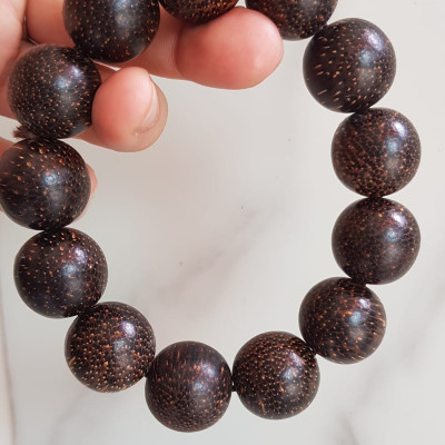 VÒNG tay Nam gỗ trầm hương Size vòng hạt 18mm Nam đeo đẹp có mùi thơm nhẹ nhàng rẻ đẹp ạ 