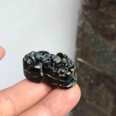 TỲ HƯU ĐEN XANH ĐÁ TỰ NHIÊN DÀI 33mm NGANG 19mm Dầy 12mm PHỐI VÒNG TAY NAM 14ly TRỞ LÊN ĐEO ĐẸP