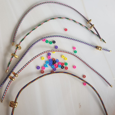 Dây Phối Vòng Tay VÂN SỌC MÀU ĐẸP DẺO Co Giãn Có 2 Khoen Vàng  Nữ Phối Với Hạt Lu Đá Tự Nhiên Các Loại Vào Làm Vòng Đeo Tay Kiểu ạ Size Dây 3mm  Nữ Về để Hạt Lu Vào ở Giữa Rút Dây VÀo 2 Lỗ Khoẻn Vàng Trên Dây là đeo đẹp ạ