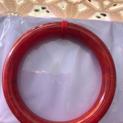 CHIẾC VÒNG TAY PHONG THỦY ĐÁ CẨM THẠCH CỒ ĐỎ  CỌNG TO SIZE 56MM X DẦY 9MM MÀU ĐỎ ĐẬM ĐẸP  NAM NỮ MỆNH HỎA THỔ 56kg đến 68kg Ạ