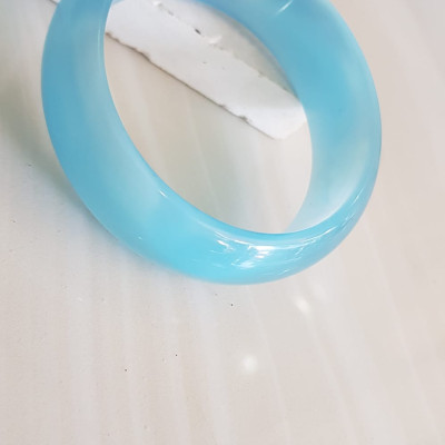 Vòng tay nữ đá mắt mèo Xanh dương nhẹ bản hẹ to mới Ni 55mm x cao 20mm x dầy 7mm Nữ 50kg - 55kg đeo Vòng màu xanh dương bóng sáng đẹp rẻ lắm chuẩn hợp nữ mệnh thuỷ mệnh mộc ạ