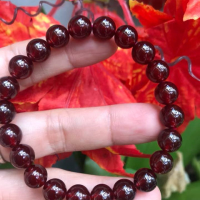 Vòng tay phong thủy đá Granet đỏ cam tự nhiên bóng đẹp sang  Size Vòng 9mm  Hợp Nữ mệnh Hoả Thổ ạ