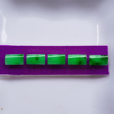 1 bộ lắc tay hình chữ nhật bóng đẹp Dài 13mm x Ngang 7mm x Cao 2mm Đá Ngọc Cẩm Thạch tự nhiên Xanh Ngọc tươi bóng đẹp Nữ bọc vàng đeo đẹp sang quà tặng ý nghĩa gửii đến Mẹ và người thân ạ