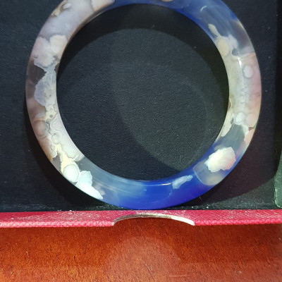 Vòng tay Nữ  Bản Hẹ Đá Mã Não Xanh Dương Đậm Bông Bông đều 2 bên vòng quá đẹp Vòng tay Ni 49mm x Cao 11mm x dầy 8mm Nữ mệnh Thủy mệnh mộc 35kg - 48kg đeo ạ