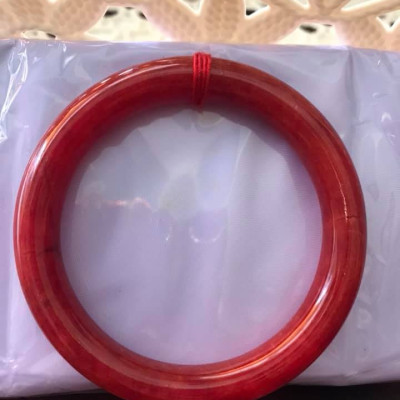 CHIẾC VÒNG TAY PHONG THỦY ĐÁ CẨM THẠCH CỒ ĐỎ  CỌNG TO SIZE 56MM X DẦY 9MM MÀU ĐỎ ĐẬM ĐẸP  NAM NỮ MỆNH HỎA THỔ 56kg đến 68kg Ạ