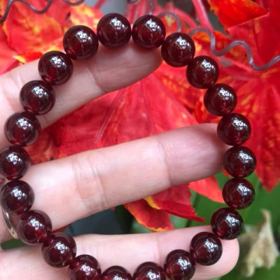 Vòng tay phong thủy đá Granet đỏ cam tự nhiên bóng đẹp sang  Size Vòng 9mm  Hợp Nữ mệnh Hoả Thổ ạ