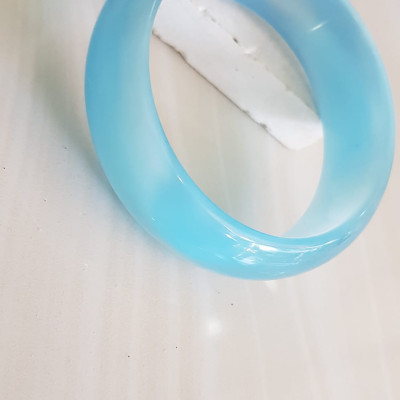 Vòng tay nữ đá mắt mèo Xanh dương nhẹ bản hẹ to mới Ni 55mm x cao 20mm x dầy 7mm Nữ 50kg - 55kg đeo Vòng màu xanh dương bóng sáng đẹp rẻ lắm chuẩn hợp nữ mệnh thuỷ mệnh mộc ạ