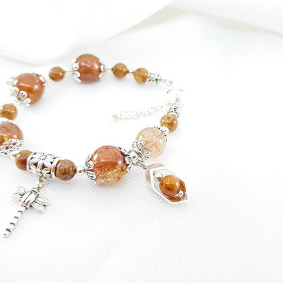 Vòng tay mệnh thổ, kim đá thạch anh tóc nấu mix charm chuồn chuồn+ chiếc lá