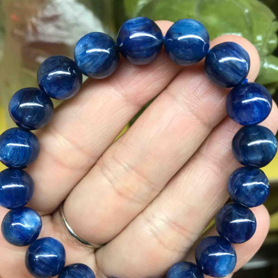 Chiếc Vòng Tay Phong Thủy Đá Kyanite Xanh Dương Đậm Thiệt Đẹp 10mm Là 1 Dạng Đá Sapphire Nước Tự Nhiên Nữ Mệnh Thủy Mệnh Mộc Đeo Sang Trọng Hợp Tuổi Công Việc Tốt Đẹp