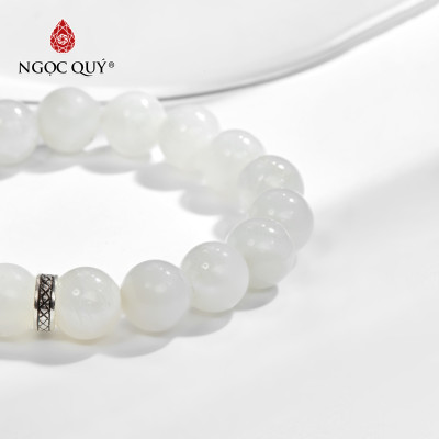 Vòng tay đá xà cừ trắng phối charm chữ vạn bạc (8mm) Ngọc Quý Gemstones