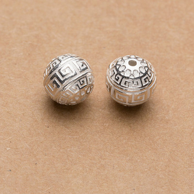 Charm bạc xỏ ngang tròn họa tiết hoa văn - Ngọc Quý Gemstones