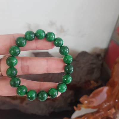 Vòng cẩm thạch xanh đậm rẻ đẹp  Nữ mạng mộc mạng hỏa mạng thủy ạ  Size vòng 10mm nữ đeo lên tay màu xanh hy vọng tươi sáng đẹp ạ