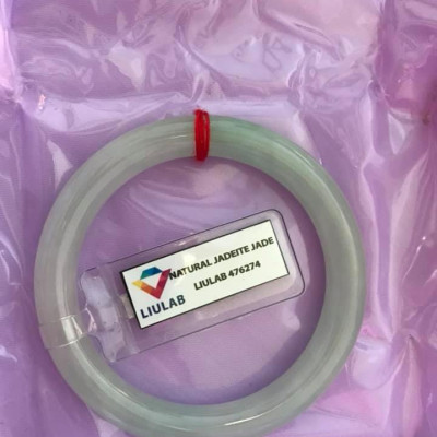 Vòng tay Đá Cẩm Thạch tự nhiên TRUNG SỊN 50mm x Dầy 8mm  XANH NGỌC NHẸ NHÀNG BÓNG ĐẸP Kèm Giấy Kiểm định Liulab No 476274  Hợp Nữ Mệnh Mộc Hỏa Thủy 50kg - 55kg đeo ạ