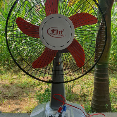 Quạt Kẹp Bình 12V, Có 3 Tốc Độ Gió Khác Nhau, Loại CN B3, Cánh 30cm gió mạnh.