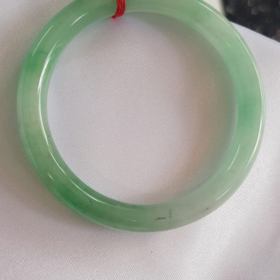 Vòng Mới đá ngọc cẩm thạch tự nhiên TR Lý A SAO 50 Size vòng 50mm x 7,2mm Màu Xanh ngọc lý trắng bóng nhẹ nhàng đẹp bóng xinh đẹp nữ 50kg - 55kg đeo đẹp ạ Món Quà Ý nghĩa Anh Chị tặng Mẹ, Vợ, người thân yêu ạ