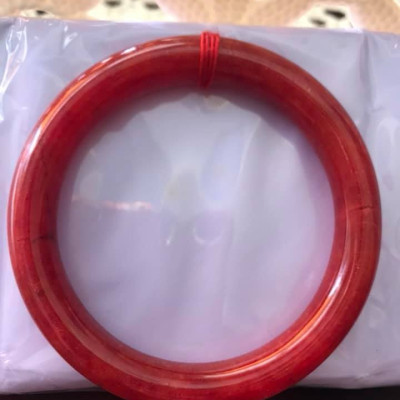 CHIẾC VÒNG TAY PHONG THỦY ĐÁ CẨM THẠCH CỒ ĐỎ  CỌNG TO SIZE 56MM X DẦY 9MM MÀU ĐỎ ĐẬM ĐẸP  NAM NỮ MỆNH HỎA THỔ 56kg đến 68kg Ạ