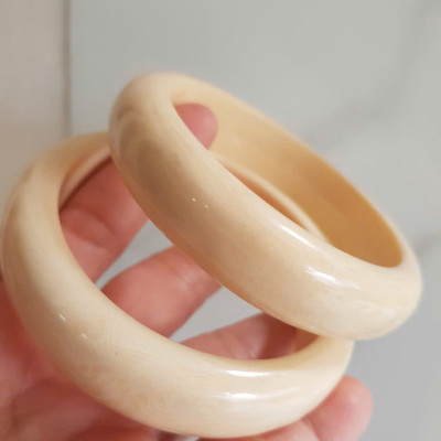 Vòng Đeo Tay Nam Giả Ngà hay Xương Mỹ Nghệ Ni 65mm cao 17mm dầy 9mm 68kg - 80kg đeo ạ