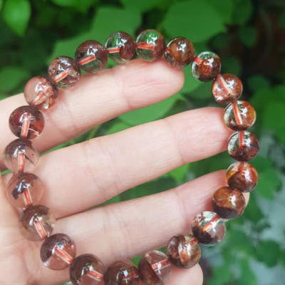 Vòng Tay Phong Thủy Nữ Đá Thạch Anh Ưu Linh Tự Nhiên Bóng Đẹp   Size hạt 9mm  Màu nâu trắng bóng tự nhiên sang trọng hợp nữ mệnh thổ mệnh kim đeo tốt sức khỏe, hợp tuổi hợp mệnh hợp làm ăn may mắn ạ