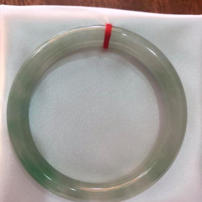 Vòng đẹp đá cẩm thạch tự nhiên TR LÝ SAO 47mm Chất liệu 100% đá cẩm thạch tự nhiên Size 47mm  MÀU TRẮNG LÊN XANH LÝ 1 BÊN SANG LẮM NỮ TAY NHỎ 35kg - 48kg đeo ạ