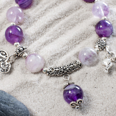 Vòng tay đá phong thủy thiên nhiên Thạch anh tím tốt cho mạng Hỏa - Thổ VT065