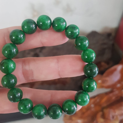 Vòng cẩm thạch xanh đậm rẻ đẹp  Nữ mạng mộc mạng hỏa mạng thủy ạ  Size vòng 10mm nữ đeo lên tay màu xanh hy vọng tươi sáng đẹp ạ