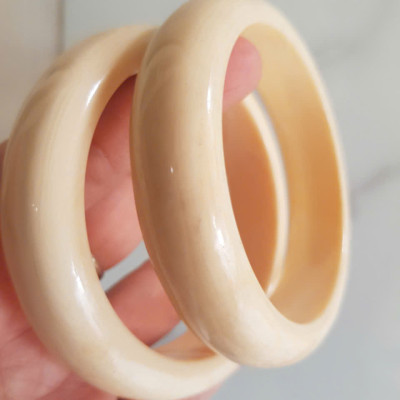 Vòng Đeo Tay Nam Giả Ngà hay Xương Mỹ Nghệ Ni 65mm cao 17mm dầy 9mm 68kg - 80kg đeo ạ