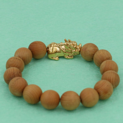 Vòng tay gỗ hoàng đàn 12 ly - cẩn Tỳ Hưu inox vàng VGHDTHV12